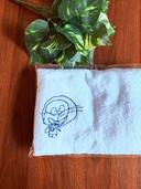 お父様へのプレゼントとして、お子さんが描いたイラストをタオルに刺繍しました(^^)